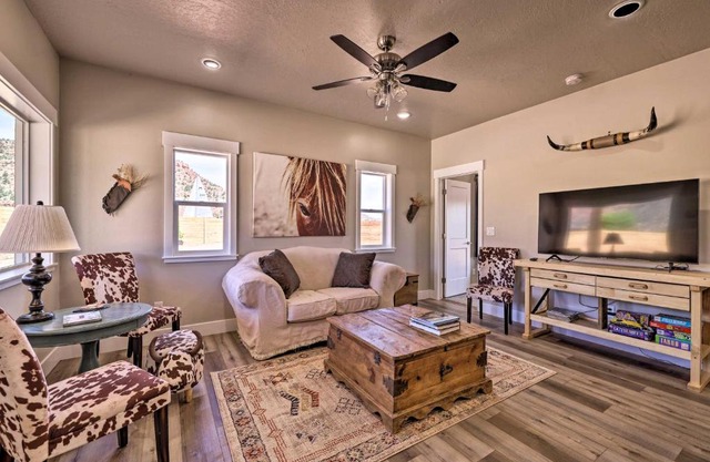 Quiet Kanab Home with Panoramic Views and Porch!