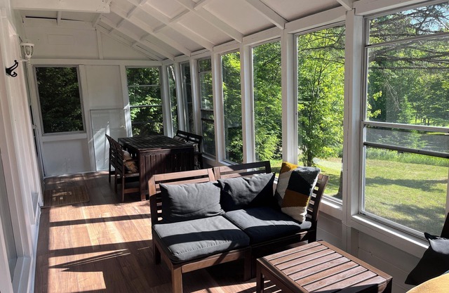Quiet lake access retreat