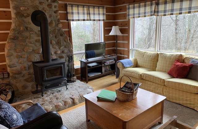 Quiet Laurentian Getaway, Close to the Excitement