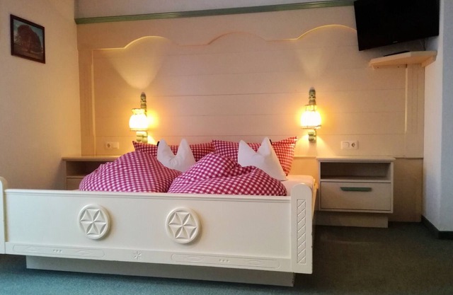 Quiet location with balcony, double bed and bunk bed (Apartment 4)