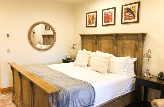 Quiet Lock-Off Room With King Bed in Mountain Village