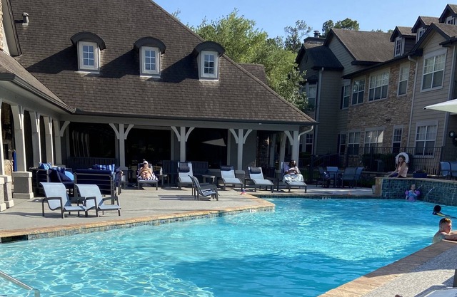 Quiet Luxury Nouvelle at The Woodlands Cozy 2 Bedroom-shopping, food, lake view