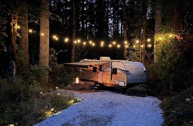 Quiet, majestic views of the Shire in a cozy glamping set up!