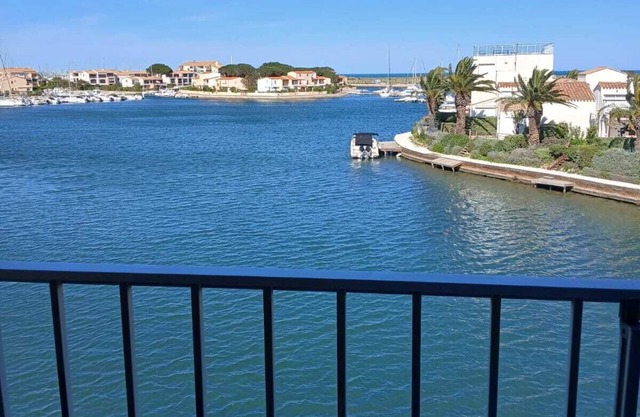 Quiet marina apartment with breathtaking views