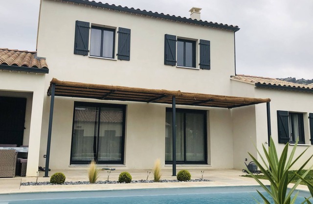 Quiet modern villa