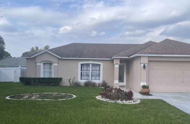 Quiet neighborhood close to beach and theme parks!!!