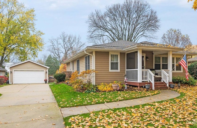 Quiet neighborhood home with great access to many restaurants and hiking trails