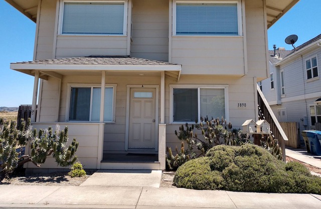 Quiet Ocean View 2 Bed / 2 Bath
