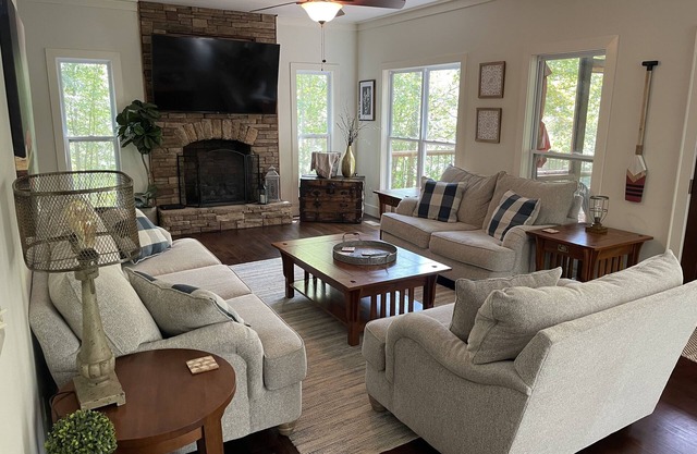 Quiet Peaceful Lakefront Home on Lake Wedowee