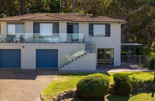 Quiet pet friendly holiday house in Fingal Bay