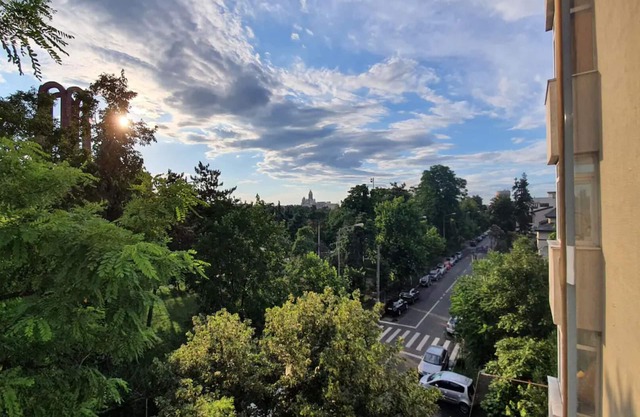 Quiet place between two important parks in Bucharest. Very close to city centre
