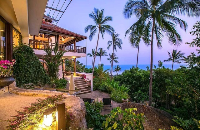 Quiet , private and secluded Guest Suite within a spacious Villa Sea view