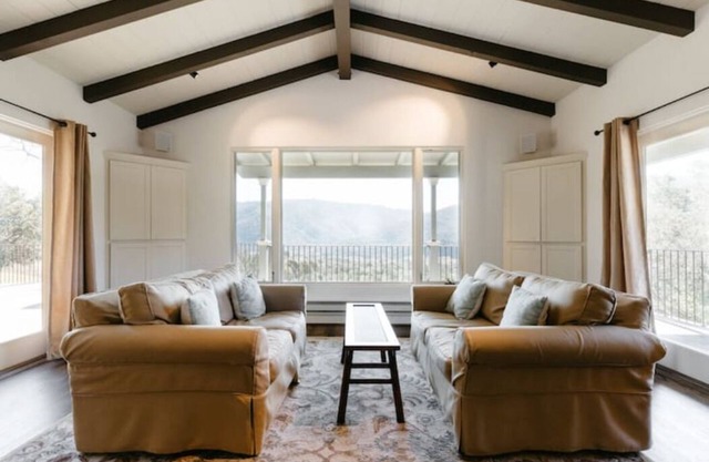 Quiet & Private Guest House with Gorgeous Valley Views