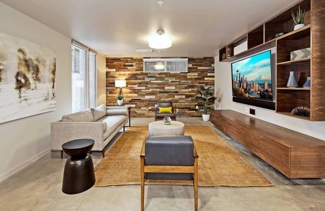 Quiet retreat, in Seattle's most prominent entertainment & counterculture community.