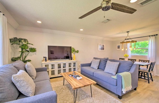 Quiet Satellite Beach Home with Lanai, Walk to Beach