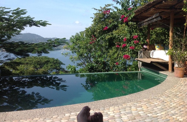 Quiet, Secluded Get Away, Panoramic Bay and Beach Views