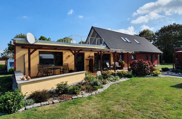 Quiet situated bungalow with a terrace overlooking the water and in nature