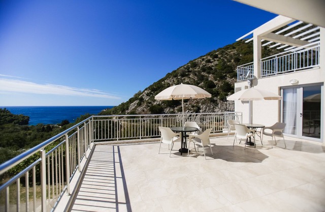 #Quiet spacious apartment with Lucice view