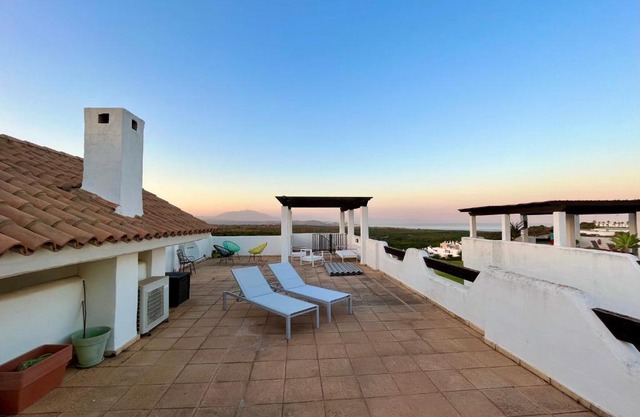 Quiet & Spacious Apt @ Golf Course w/Roof Terrace