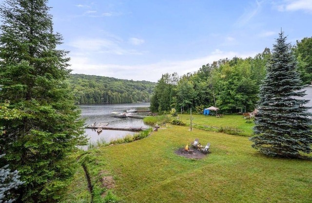 Quiet Spacious Gorgeous Lakefront Cottage!