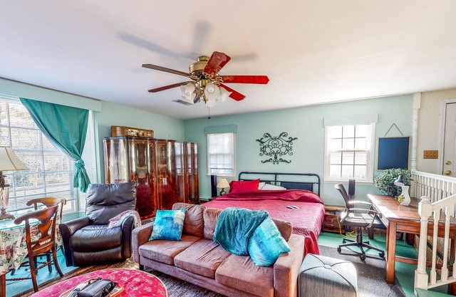 Quiet Studio Backed by Woods, No Neighbors - Big Dog-Friendly Yard, Gas Grill