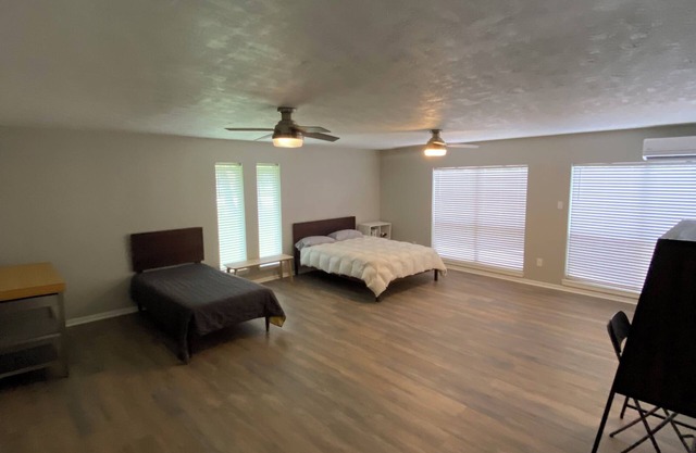 Quiet studio in Barber's Hill