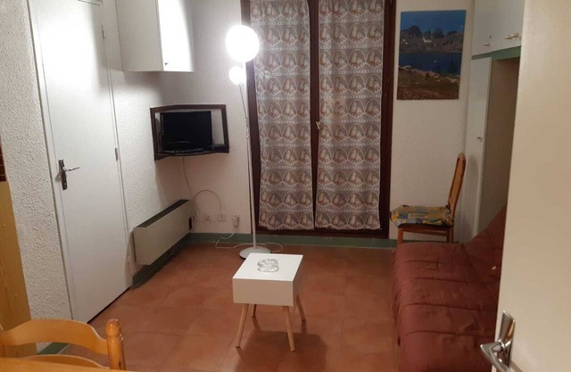 Quiet studio near the center of Allos, close to the famous lake, the Verdon and skiing.