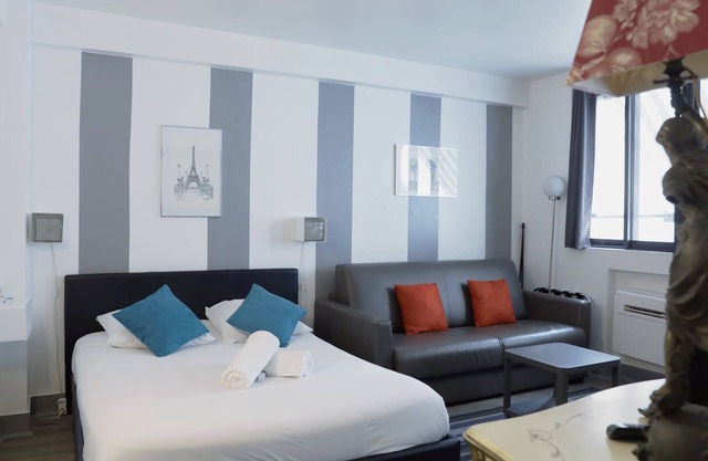 Quiet Studio Near Trocadero and the Eiffel Tower