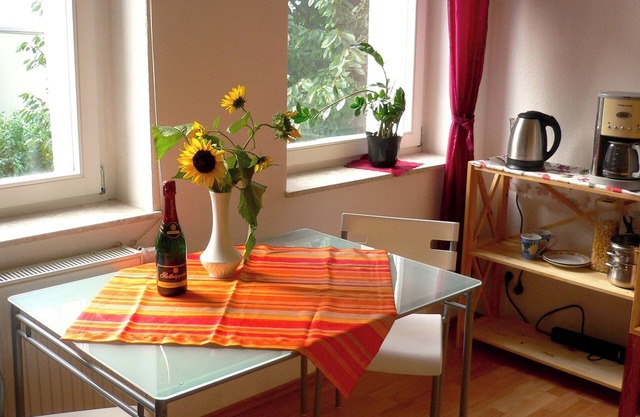 Quiet, sunny 3 room apartment near the center