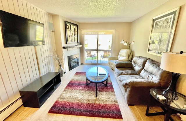 Quiet top floor apartment with indoor pool