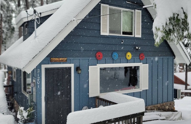 Quiet Updated Cabin Nestled in Forest Close to Twain Harte & Pinecrest Lake