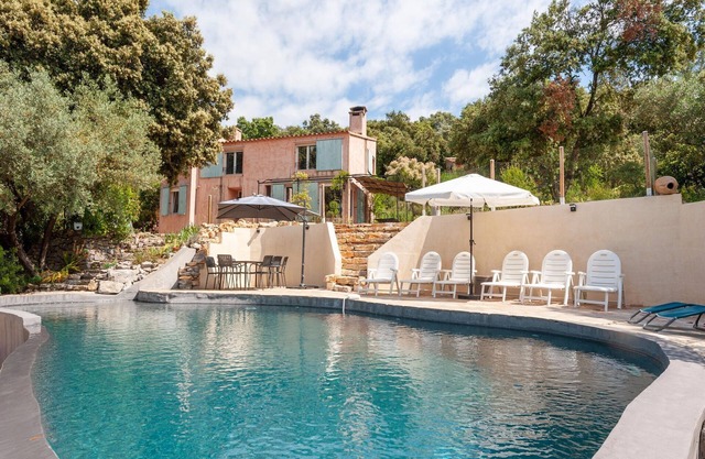 Quiet vacation home with private pool