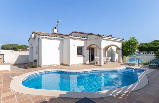 Quiet villa 5 minutes from the beach suitable for pets