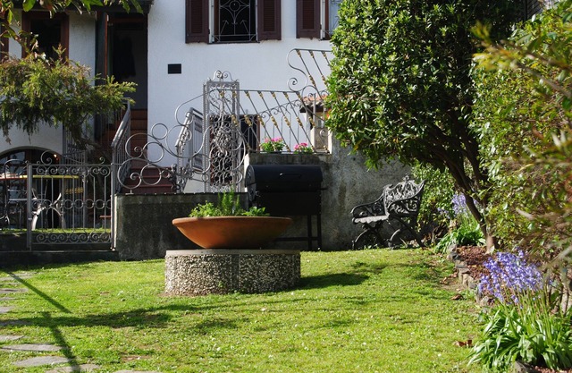Quiet well-equipped property with walled garden pets allowed