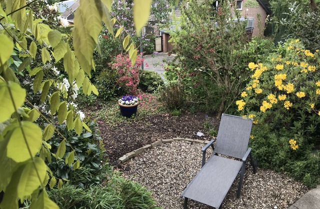 Quietly located apartment with terrace and small balcony. Garden, 5 min by car to the train station.