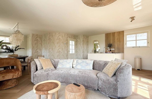 Quietly located, modern, detached holiday home for 6 people with a large garden.