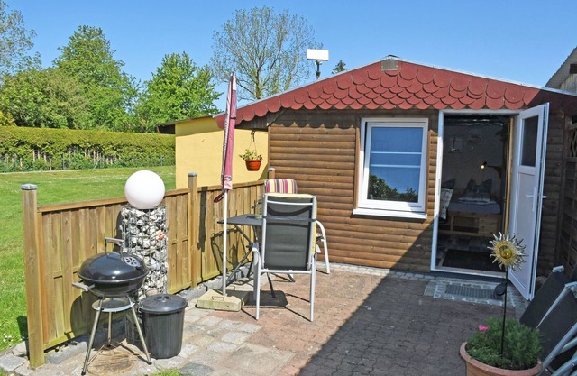 Quietly located vacation home with terrace on the sound