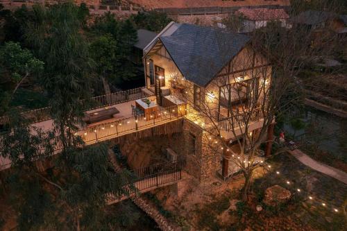 Quin House