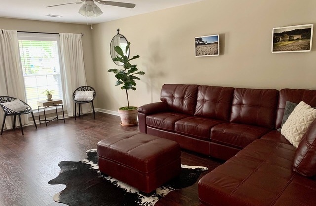 Quincy Ranch ~ Pet Friendly 3 bedroom 2 bath home
