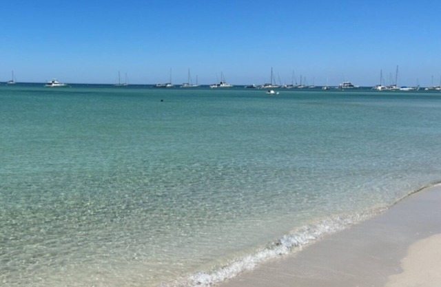 Quindalup 4 x 2 house on Geo Bay Rd Duns. 1 min to beach. Mooring Wifi NO PETS