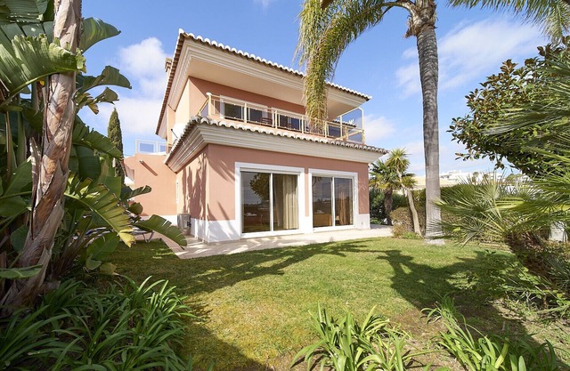 Quinta Marina with sea views, private pool and garden