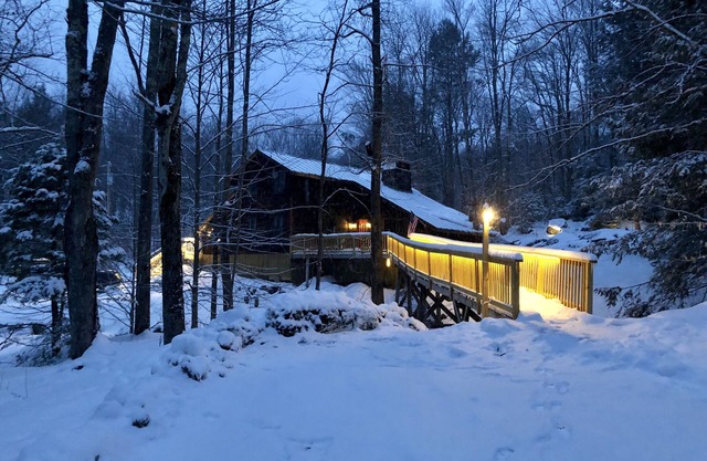 Quintessential Vermont Cabin - 4 fireplaces, hot tub, and fire pit