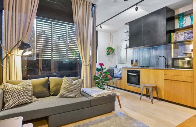 Quirky Retreat - A Charming 1BR in Trendy Collingwood