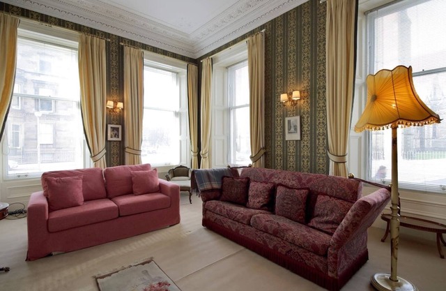 Quirky, West End, Georgian Apartment