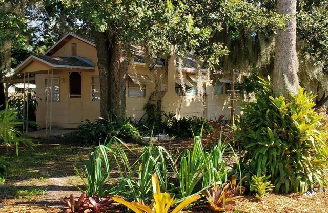 Quite, Cozy, And Convenient Vacation Bungalow.