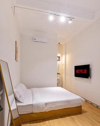 Quite Room In Old Quarter with Netflix and Free Washer - Dryer 301