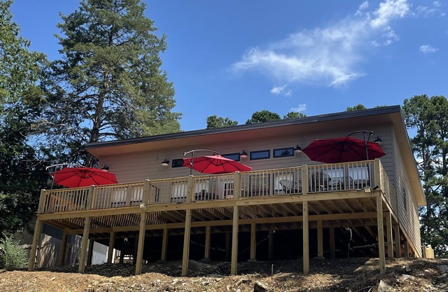 "QUITTIN TIME" Brand New Beautiful Cozy Lake House in Daisy on Lake Greeson!