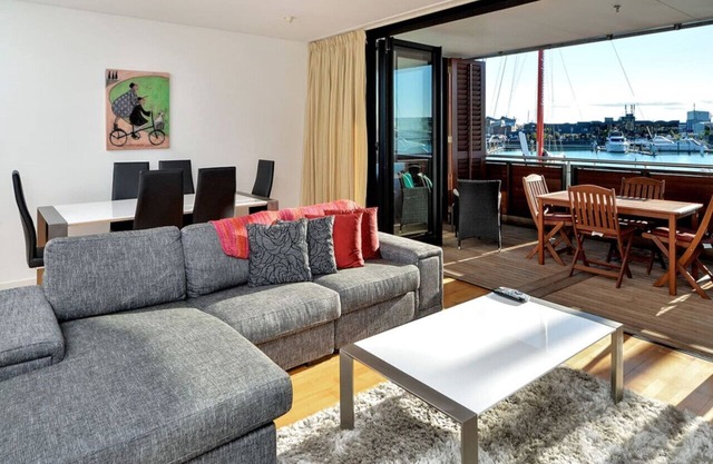 QV Luxury Waterfront Apartment - (317)