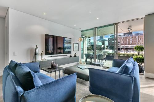 QV Stays Waterfront Glamour