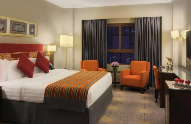 R 1945 Taiba Madinah Hotel With Trouser press.Hot tub/jacuzzi & internet services,